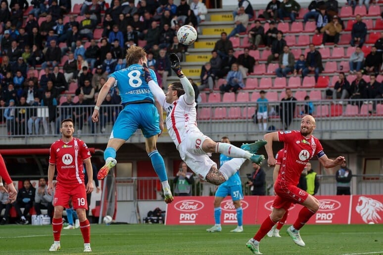 นาโปลีบุกเฉือนมอนซ่า 1-0 แม็คโทมิเนย์โหม่งประตูชัย