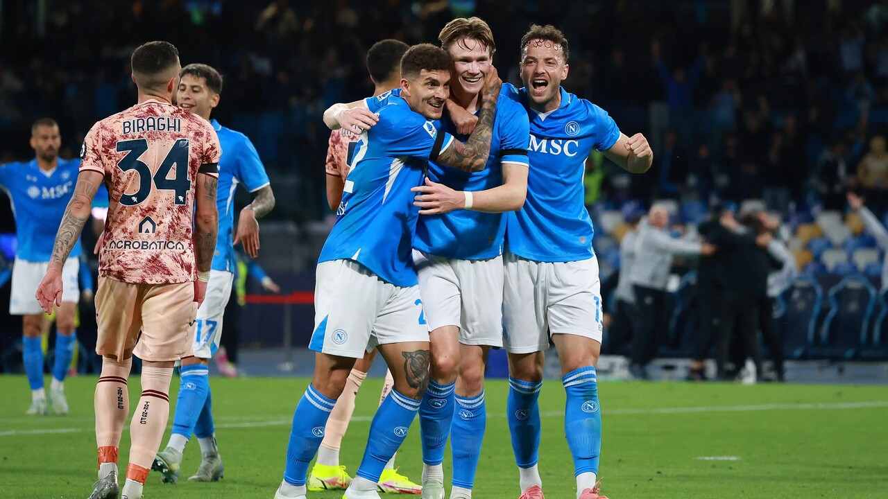 นาโปลีเปิดบ้านสอยโตริโน่ 2-0 ขึ้นนำจ่าฝูง กัลโช่ เซเรีย อา