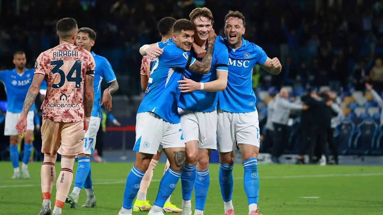 นาโปลีเปิดบ้านสอยโตริโน่ 2-0 ขึ้นนำจ่าฝูง กัลโช่ เซเรีย อา