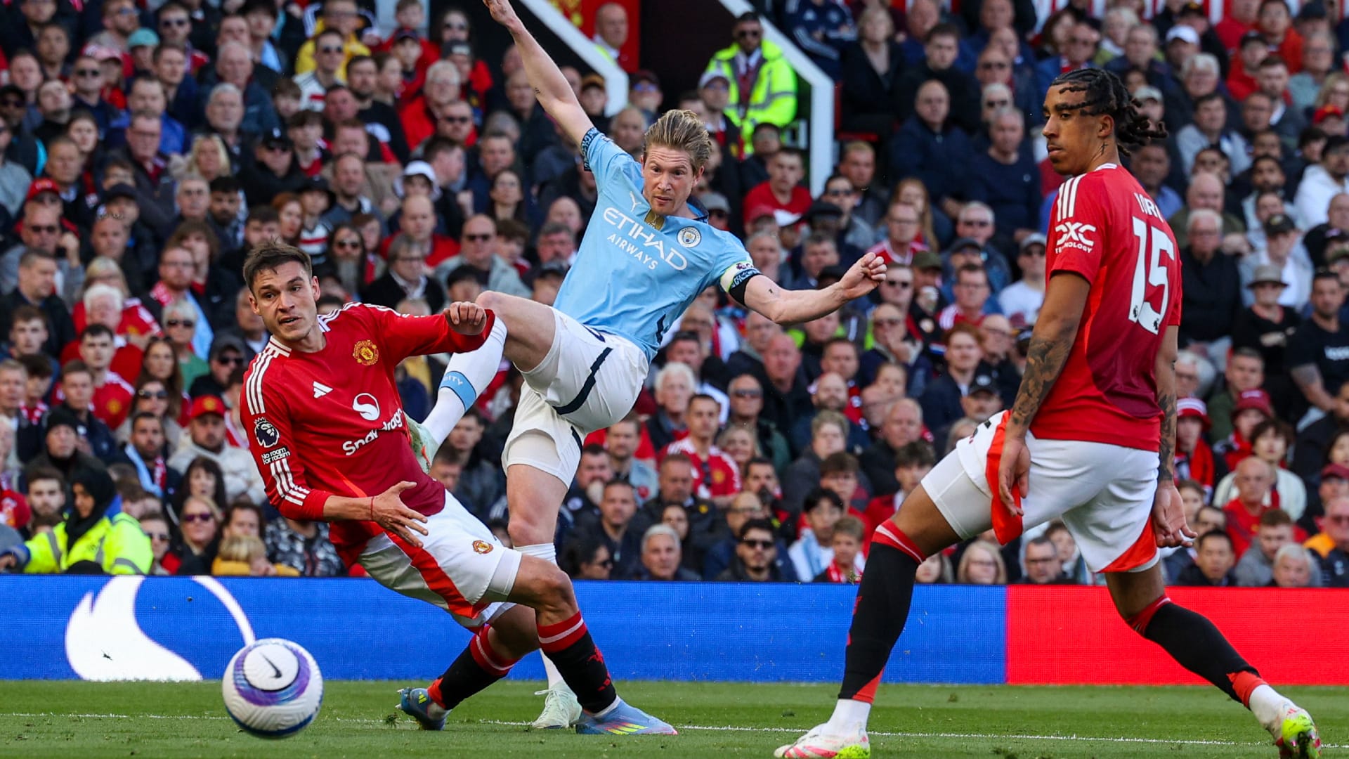 แมนเชสเตอร์ดาร์บี้ไร้สกอร์! ผีแดงเจ๊าเรือใบ 0-0
