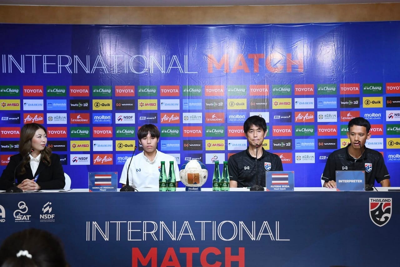 ฟูโตชิ อิเคดะ และ เสาวลักษ์ เพ็งงาม แถลงความพร้อมฟีฟ่าเดย์