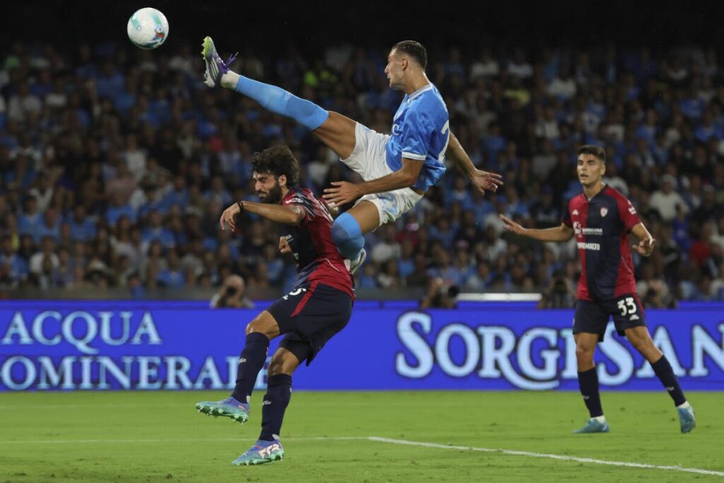 นาโปลีเฉือนกาญารี่ 1-0