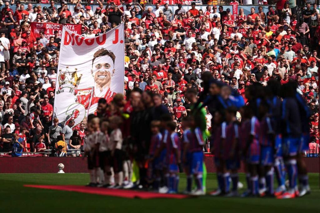 พิธีไว้อาลัยก่อนหน้านี้